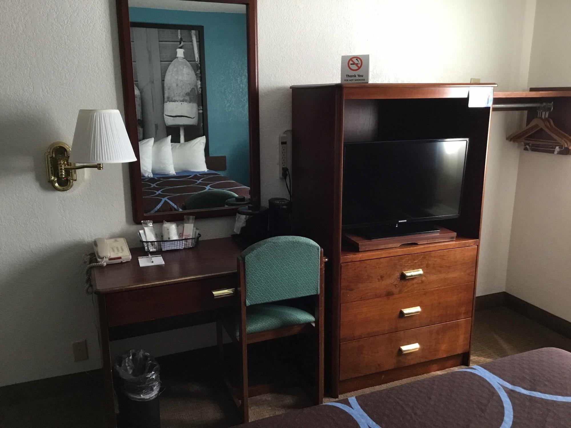 Super 8 By Wyndham Portland/Westbrook Area Hotel Eksteriør billede