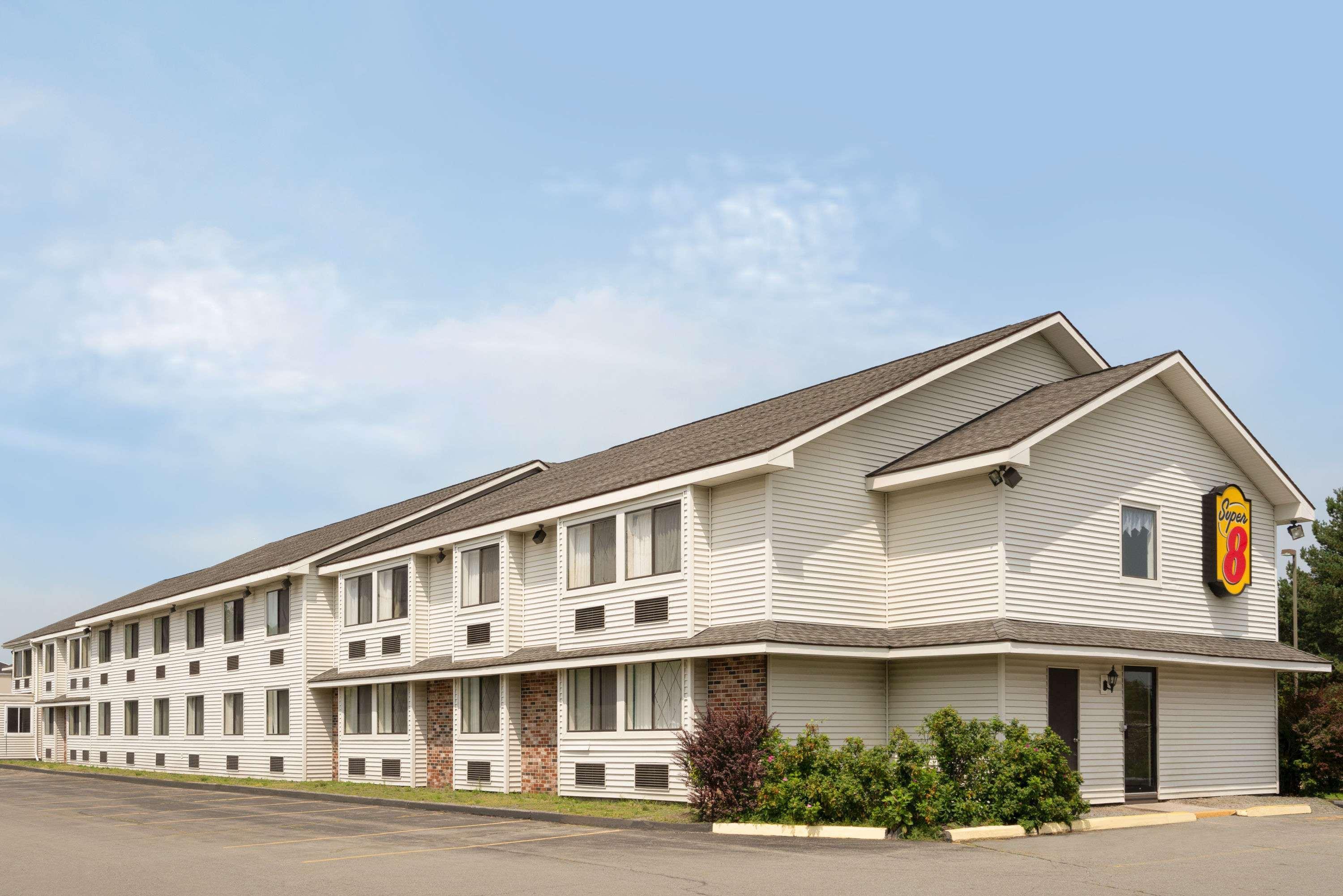Super 8 By Wyndham Portland/Westbrook Area Hotel Eksteriør billede